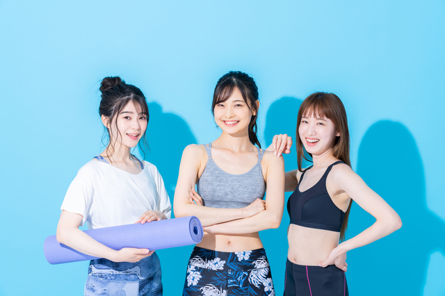 運動している女性