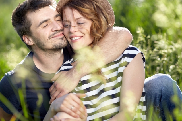 仲の良い外国人カップル