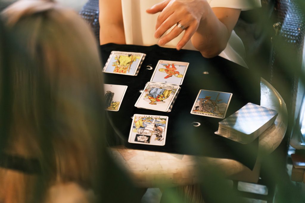 タロット占いはなぜ当たるの