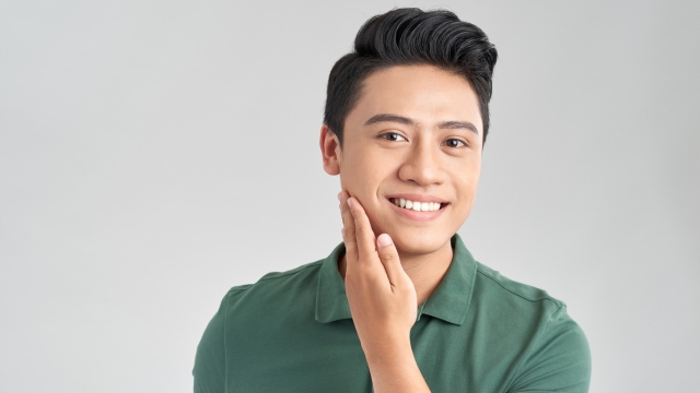 肌が綺麗な男性 man with beautiful skin