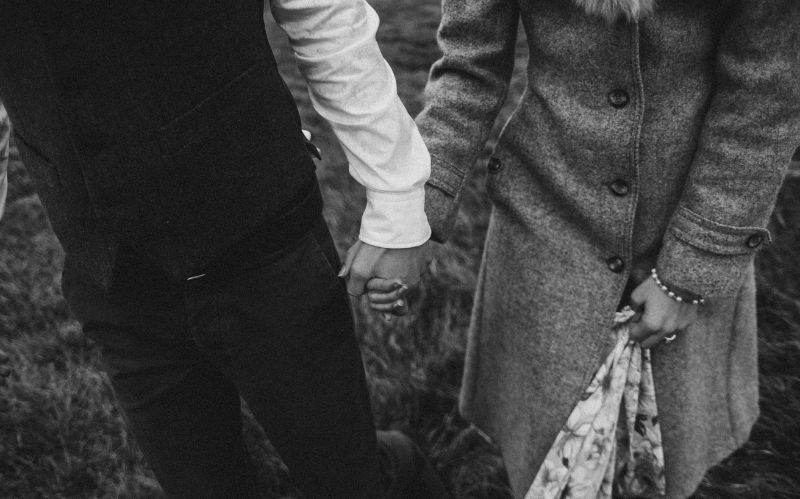 既婚男性が惹かれた既婚女性にする行動