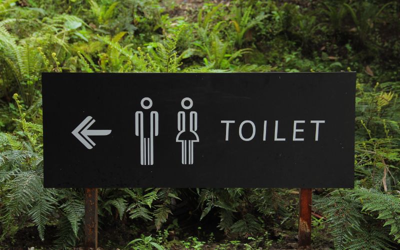 「汚いトイレの夢」の基本的な意味と暗示は?
