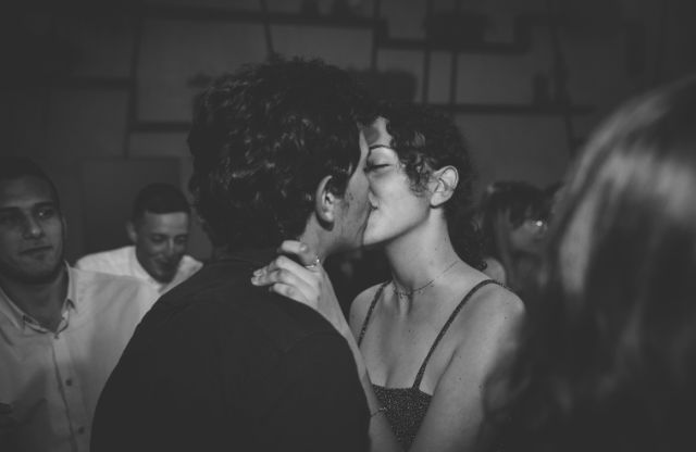 キス