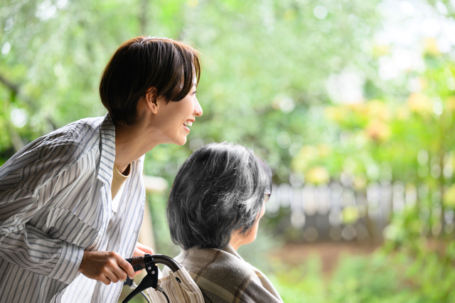 亡くなった母の夢が持つ状況別の意味【感情・ふれあい編】