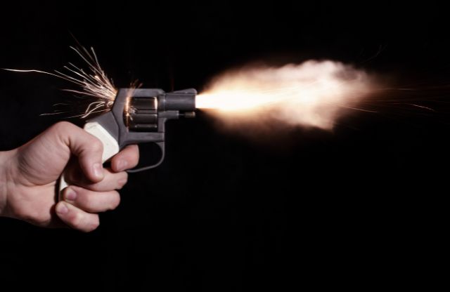 銃で撃たれる夢
